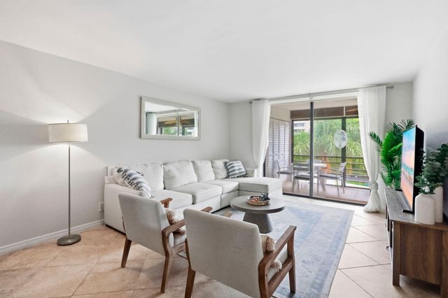 555 BANYAN TREE Lane E 410, Delray Beach, FL 33483