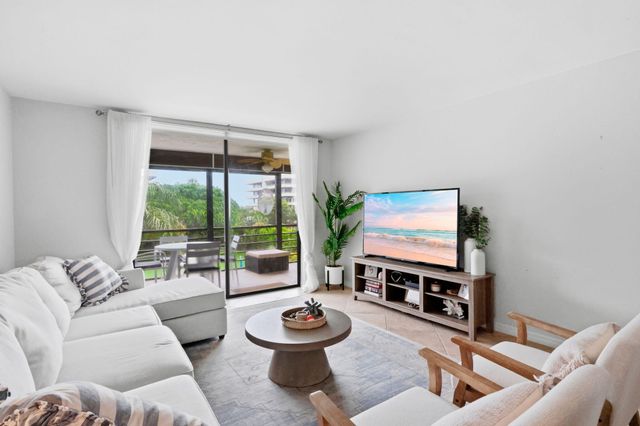 555 BANYAN TREE Lane E 410, Delray Beach, FL 33483