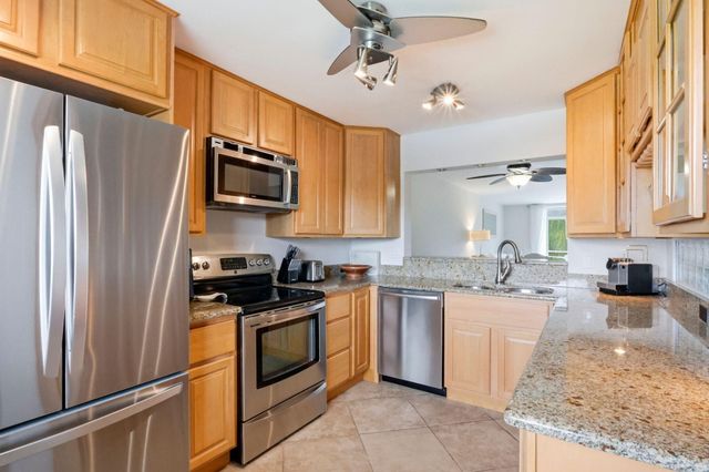 555 BANYAN TREE Lane E 410, Delray Beach, FL 33483