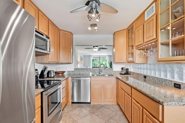 555 BANYAN TREE Lane E 410, Delray Beach, FL 33483