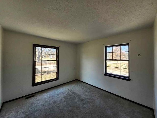 18995 Lowell Avenue, Stilwell, KS 66085