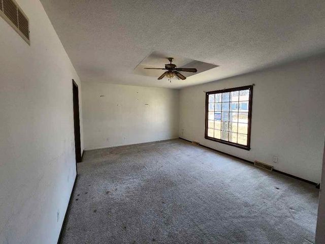 18995 Lowell Avenue, Stilwell, KS 66085