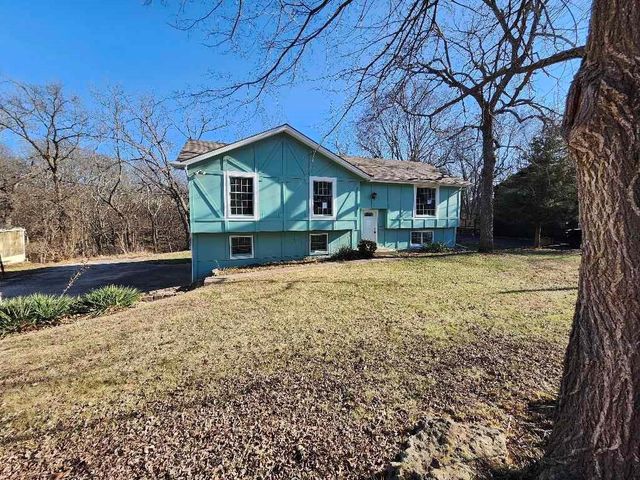 18995 Lowell Avenue, Stilwell, KS 66085