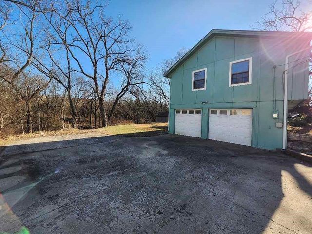 18995 Lowell Avenue, Stilwell, KS 66085