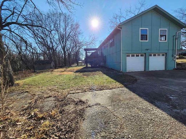 18995 Lowell Avenue, Stilwell, KS 66085
