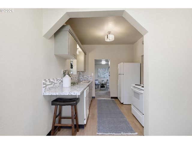3621 E AMAZON Dr, Eugene, OR 97405