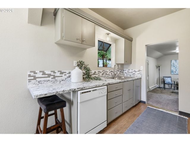3621 E AMAZON Dr, Eugene, OR 97405