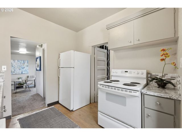 3621 E AMAZON Dr, Eugene, OR 97405