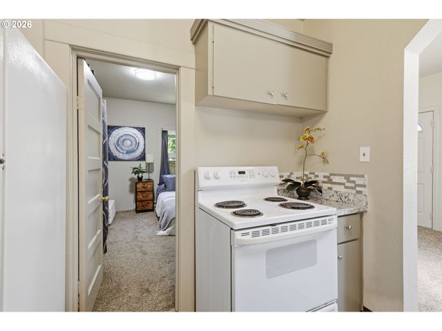 3621 E AMAZON Dr, Eugene, OR 97405