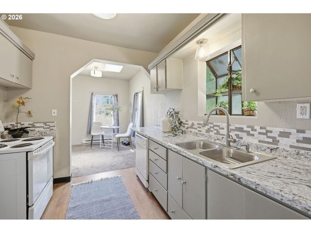3621 E AMAZON Dr, Eugene, OR 97405