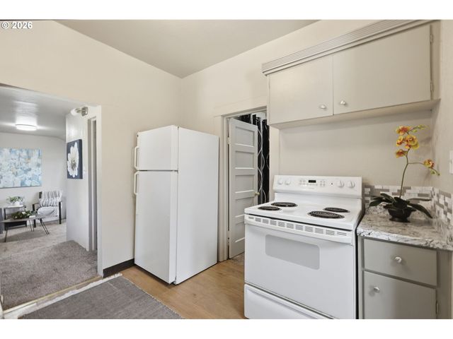 3621 E AMAZON Dr, Eugene, OR 97405