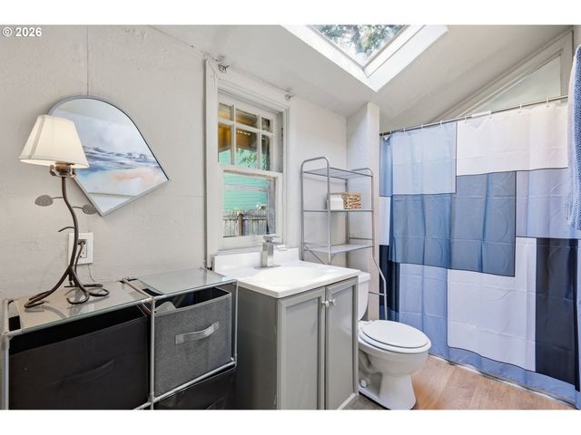 3621 E AMAZON Dr, Eugene, OR 97405