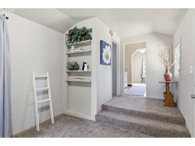 3621 E AMAZON Dr, Eugene, OR 97405
