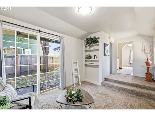 3621 E AMAZON Dr, Eugene, OR 97405