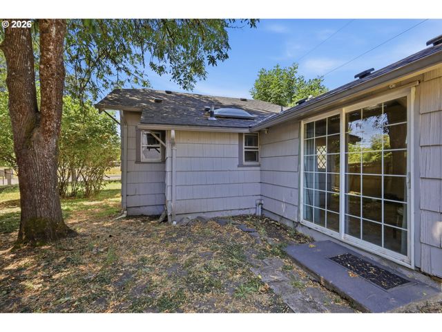 3621 E AMAZON Dr, Eugene, OR 97405