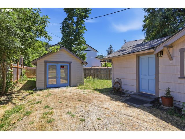 3621 E AMAZON Dr, Eugene, OR 97405