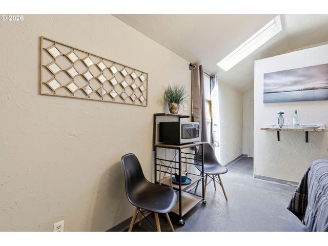 3621 E AMAZON Dr, Eugene, OR 97405