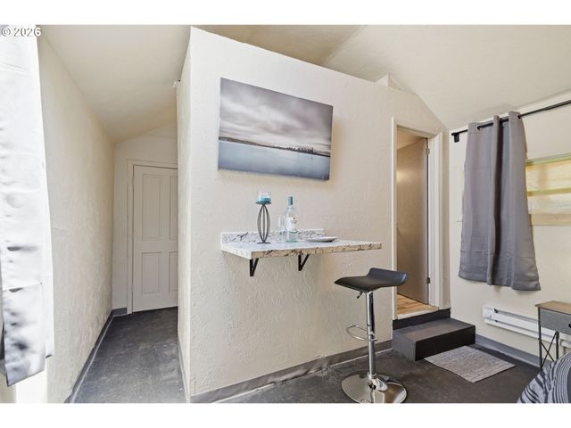 3621 E AMAZON Dr, Eugene, OR 97405