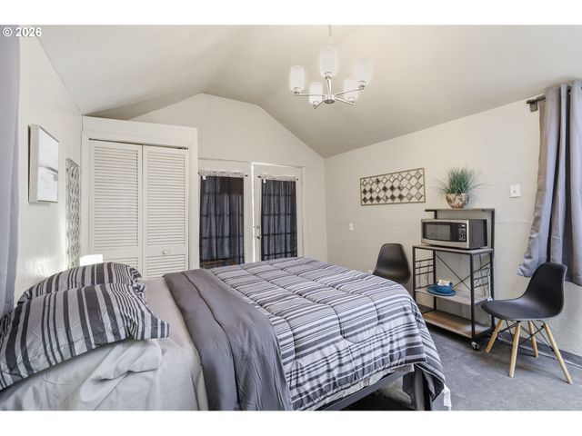 3621 E AMAZON Dr, Eugene, OR 97405