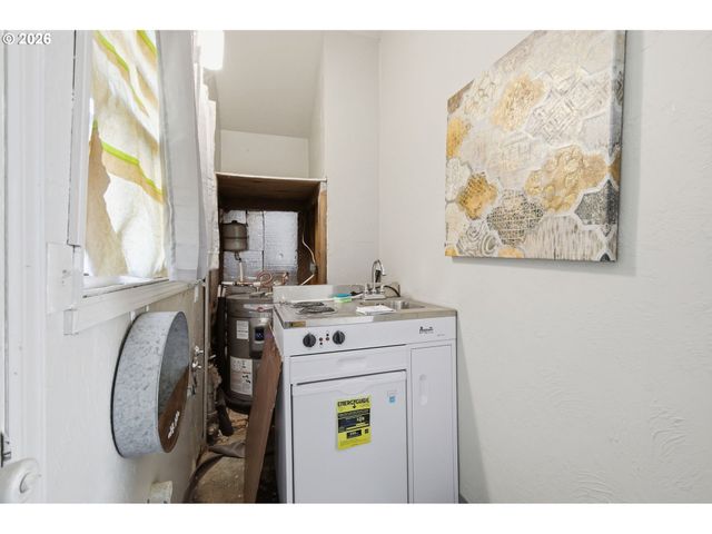 3621 E AMAZON Dr, Eugene, OR 97405