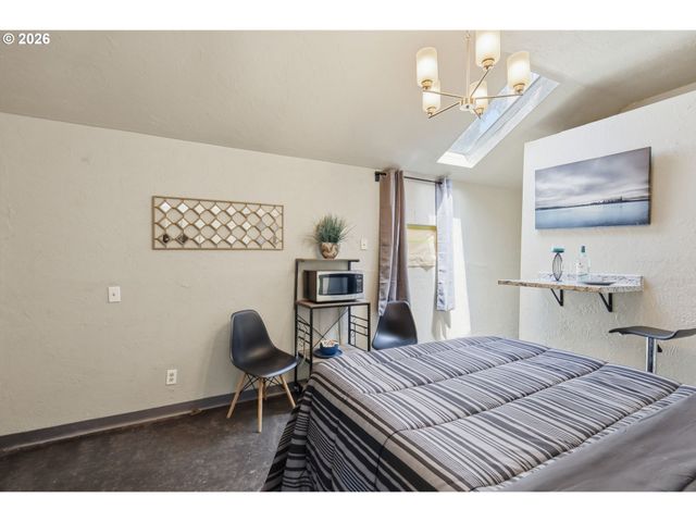 3621 E AMAZON Dr, Eugene, OR 97405