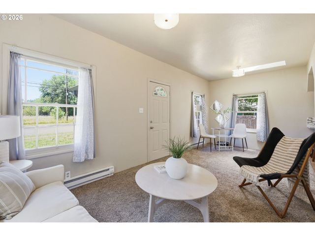 3621 E AMAZON Dr, Eugene, OR 97405