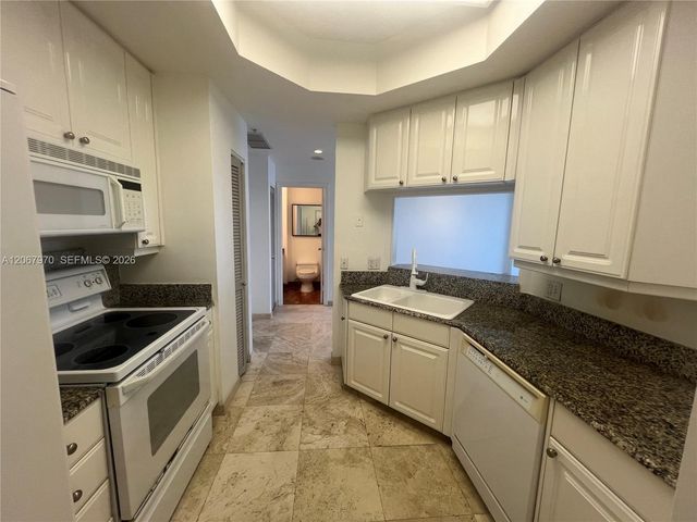 888 Brickell Key Drive 806, Miami, FL 33131