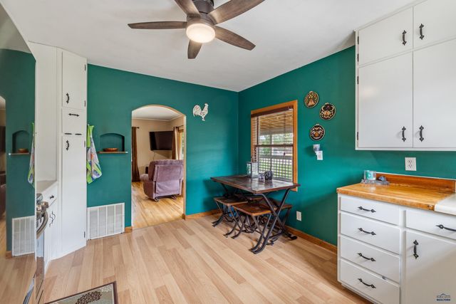 2211 S VALLEY DR, Rapid City, SD 57703