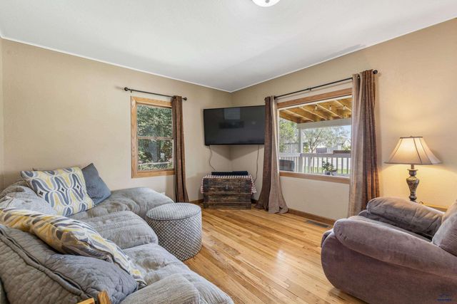 2211 S VALLEY DR, Rapid City, SD 57703