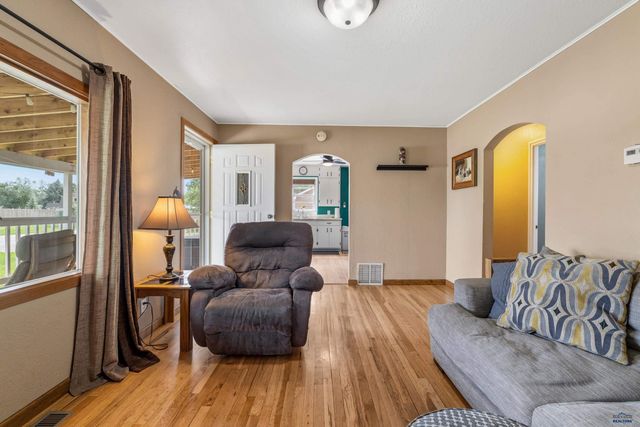 2211 S VALLEY DR, Rapid City, SD 57703