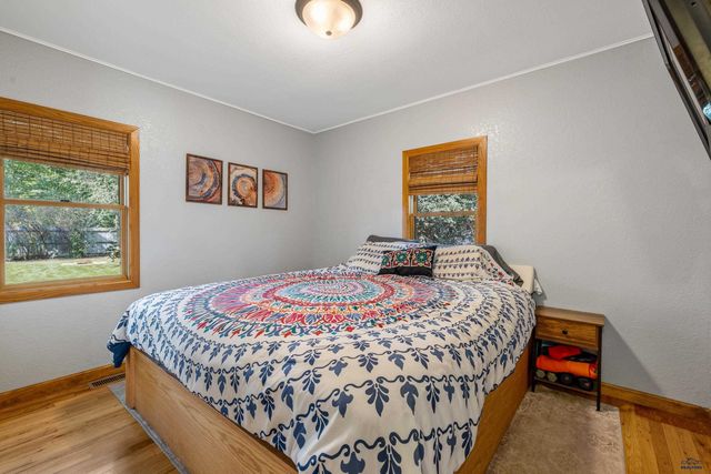 2211 S VALLEY DR, Rapid City, SD 57703