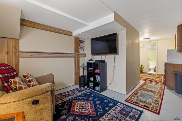 2211 S VALLEY DR, Rapid City, SD 57703