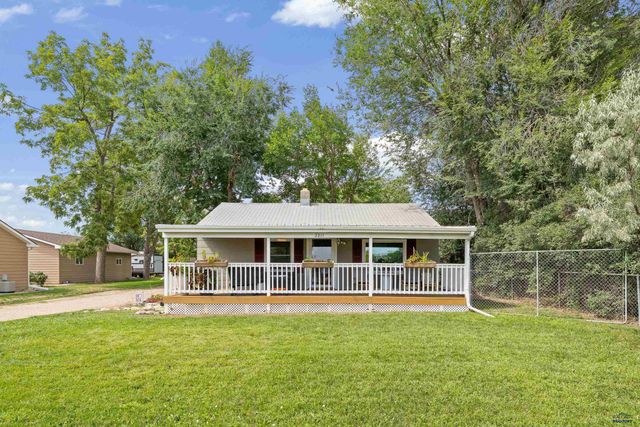 2211 S VALLEY DR, Rapid City, SD 57703