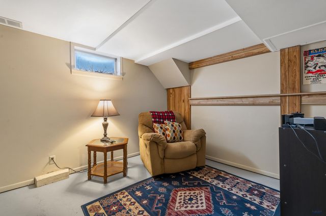 2211 S VALLEY DR, Rapid City, SD 57703