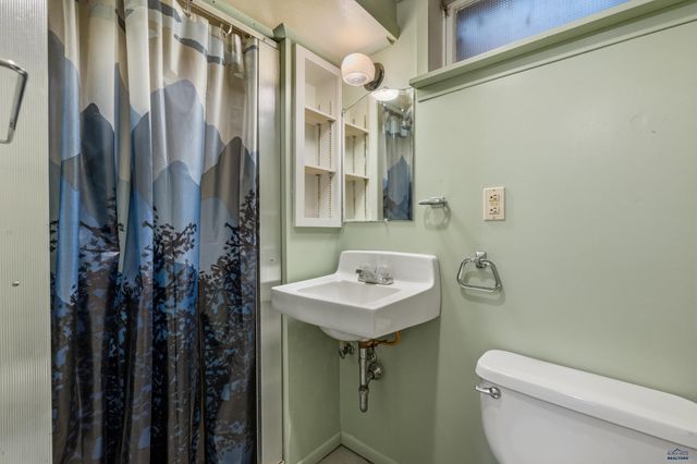 2211 S VALLEY DR, Rapid City, SD 57703