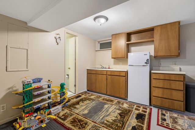 2211 S VALLEY DR, Rapid City, SD 57703
