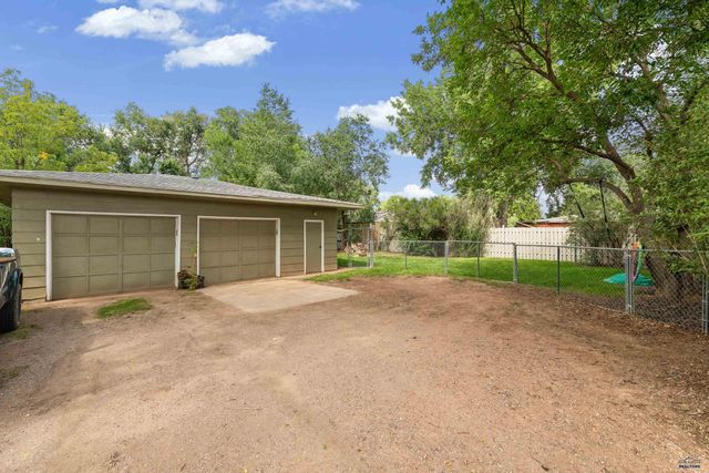 2211 S VALLEY DR, Rapid City, SD 57703