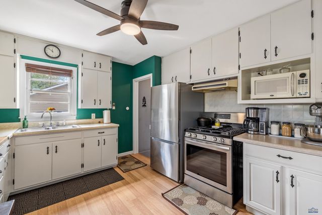 2211 S VALLEY DR, Rapid City, SD 57703