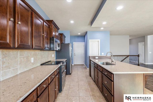 17425 Redman Avenue, Omaha, NE 68116