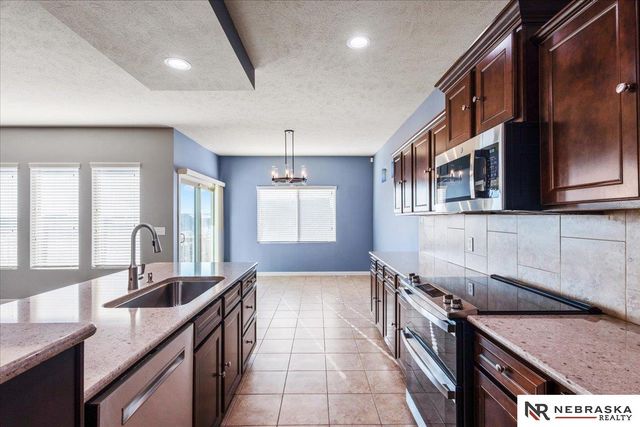 17425 Redman Avenue, Omaha, NE 68116