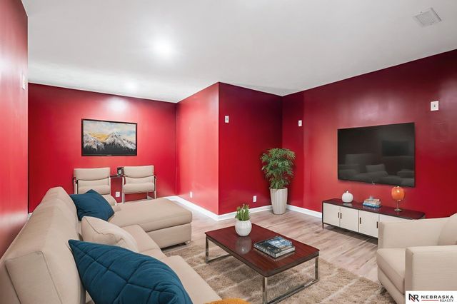 17425 Redman Avenue, Omaha, NE 68116