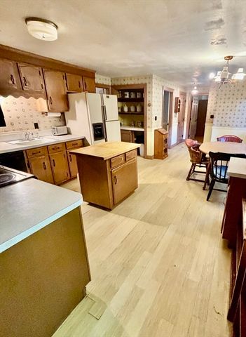 137 Spofford Rd, Boxford, MA 01921