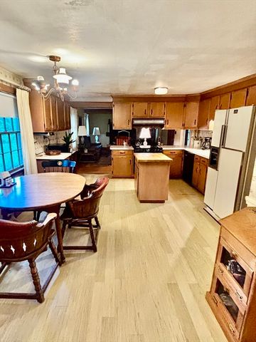 137 Spofford Rd, Boxford, MA 01921