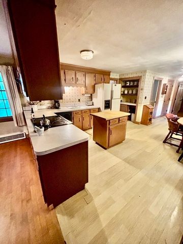 137 Spofford Rd, Boxford, MA 01921