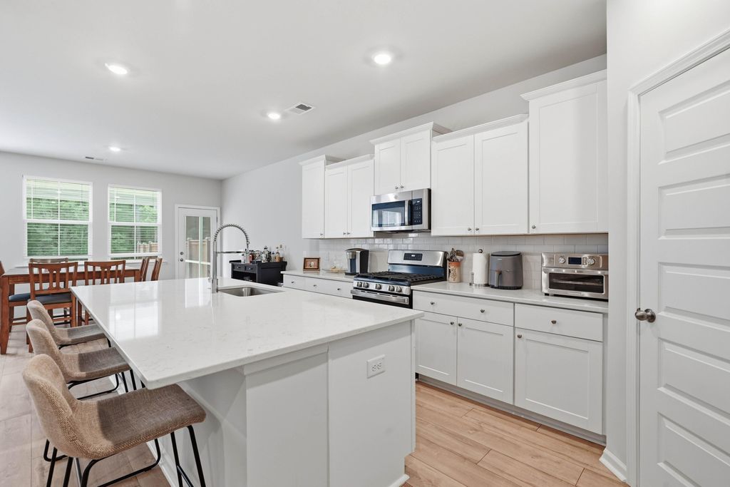 Image 7 of property listing at 2030 Nola Run, Summerville, SC 29485