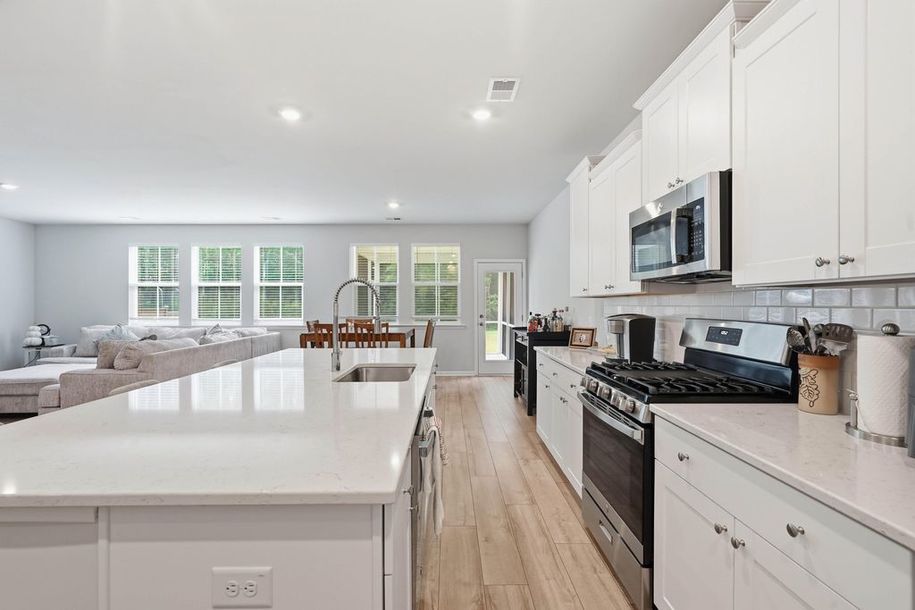 Image 9 of property listing at 2030 Nola Run, Summerville, SC 29485