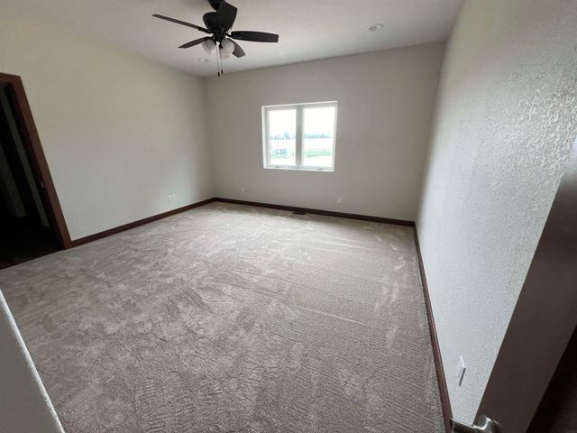 505 Tumbleweed Trail, Waverly, IA 50677