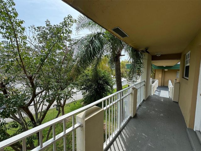5500 SW 77th Ct 305, Miami, FL 33155
