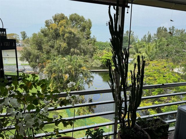 5500 SW 77th Ct 305, Miami, FL 33155