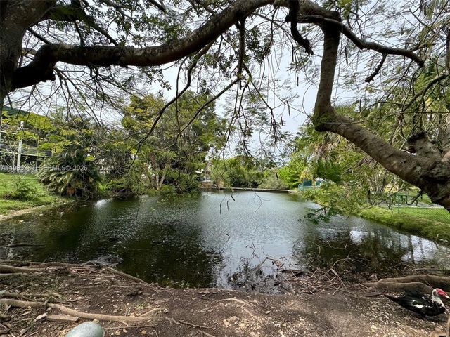 5500 SW 77th Ct 305, Miami, FL 33155